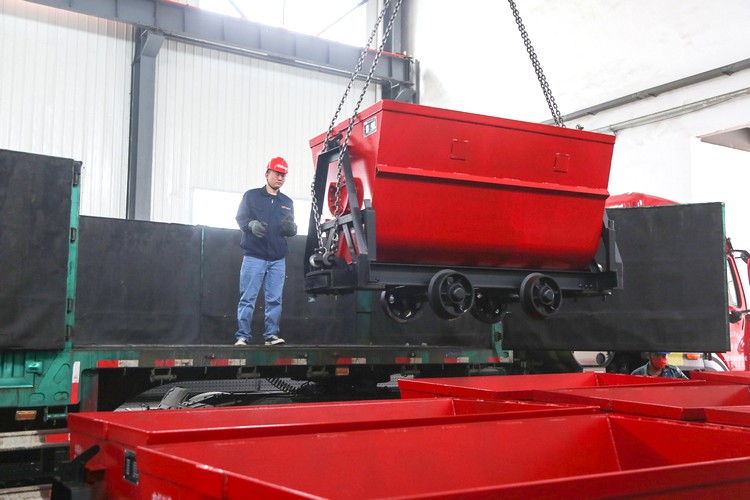 Zhong Yun Group Sent A Batch Of Red Bucket Tipping Mine Cars To Changzhi, Shanxi