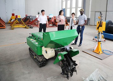 Warmly Welcomes Ugandan Merchants To Visit Zhong Yun Company To Purchase Agricultural Equipment