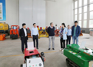 Warmly Welcome Argentine Merchants To Visit Zhong Yun Company For Purchase Steel Rails